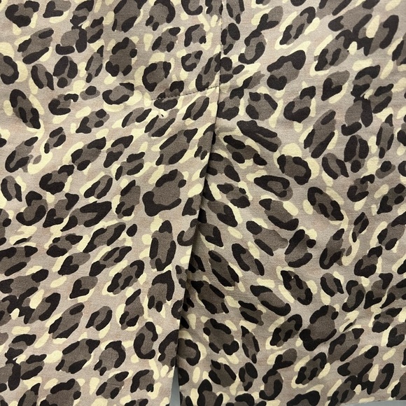 Loft Animal Leopard print pencil skirt. NWOT size 6. Shades of Brown & Tan. - Picture 8 of 10